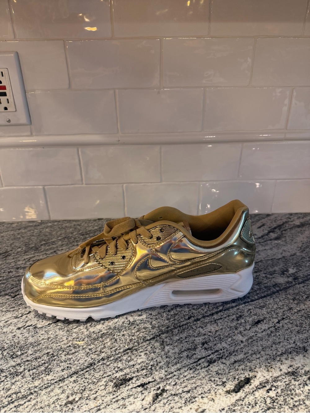 Women’s Nike Air Max 90 Metallic Pack Gold CQ6639-700 Size 13.5/Mens 12 - Picture 8 of 10